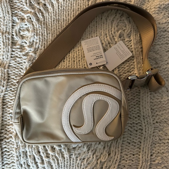 lululemon athletica Handbags - NWT NEW STYLE Lululemon Belt Bag